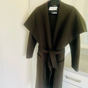 MAX MARA elegant, deep green belted wool coat with pockets. LIKE NEW COUTURE